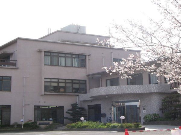 月給246,000円以上！日勤・夜勤の二交替勤務！各種手当・福利厚生充実！車通勤OK！南海電鉄「蛸地蔵駅」から徒歩6分の病院勤務です。