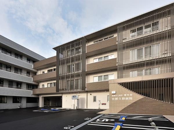 月収400,000円以上！20代～60代活躍中！3ヶ月から勤務相談可能！京阪本線「伏見稲荷」駅 徒歩4分の病院勤務です。