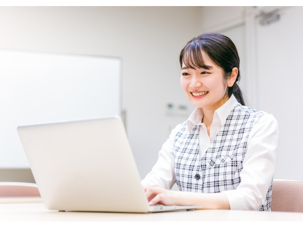 【加古川市】車通勤可 / 賞与年2回 / 土日祝休み×年間休日120日以上 /各種手当・福利厚生充実 /ニッケパークタウン内にある薬局です