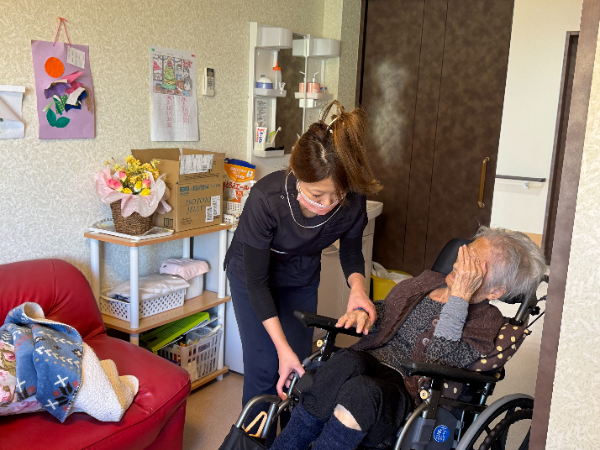 【介護職│正社員】★未経験者大歓迎　★宇佐市四日市　★サービス付き高齢者向け住宅「ウェルネスひかり」　★残業ほぼなし！月2時間程度　★ICT・ノーリフトケア導入　★深夜勤務専従可　★併設事業所あり連携良好