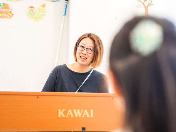 【正社員／児童指導員】兵庫県伊丹市の「えぶりぃ」勤務　◆各種手当充実の厚待遇　◆昇給・賞与あり　◆退職金あり　◆希望休制度あり　◆リファラル採用制度あり　◆交通費全額支給　◆産休・育休制度あり　◆資格取得支援制度あり　◆派手でないネイルOK