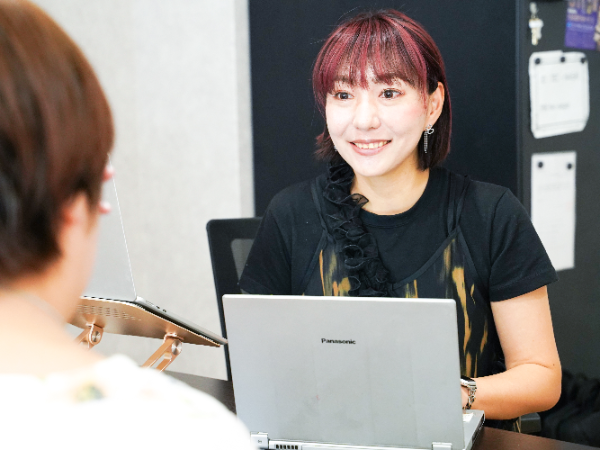 【一般事務職講師】各線心斎橋駅「Back-Office Work 心斎橋」“支援”と“事務職”の両立。利用者さんの“支える力”を育てる一般事務講師募集◆バックオフィス向け就労継続支援施設