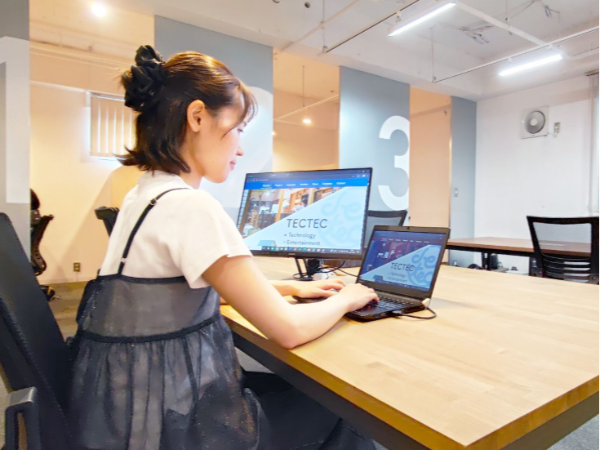 【クリエイティブ業務＋生活支援】各線 天王寺駅「TECTEC CAREER HUB」◆年間休日120日以上◆完全週休二日制◆残業月10時間以下◆昇給・賞与年2回◆副業OK◆クリエイター向け就労継続支援施設