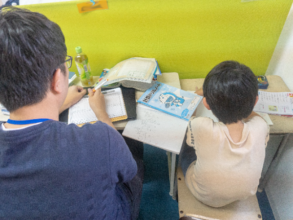 【正社員／児童指導員】兵庫県伊丹市の「SAL」勤務　◆各種手当充実の厚待遇　◆昇給・賞与あり　◆退職金あり　◆希望休制度あり　◆リファラル採用制度あり　◆交通費全額支給　◆産休・育休制度あり　◆資格取得支援制度あり　◆派手でないネイルOK