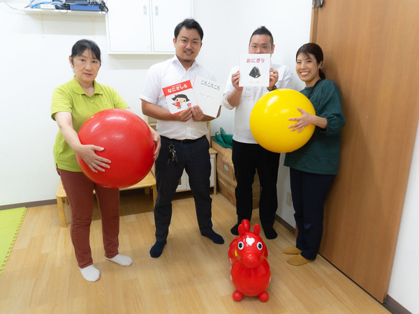 【保育士】近鉄南大阪線矢田駅「すたぁりっとステップ」◆昇給・賞与年2回◆年間休日120日以上◆完全週休二日制◆残業月10時間以下◆副業OK◆産休・育休取得実績あり◆小中高校生の放課後等デイサービス