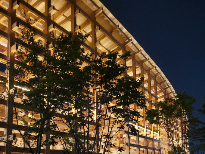 今話題の“あの場所”へ（中田）