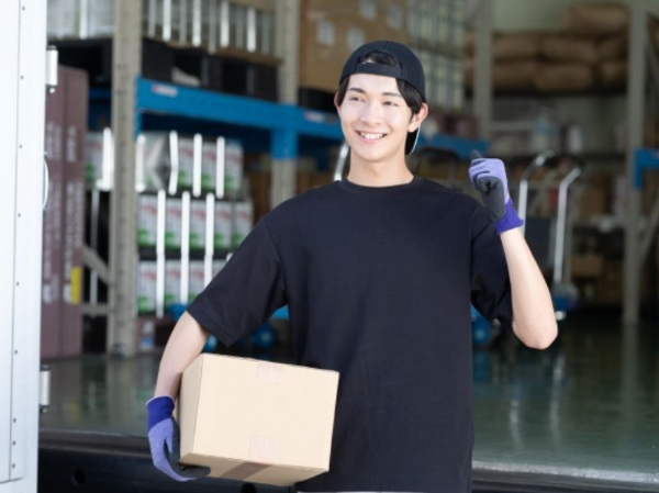 倉庫内フォークリフト作業スタッフ【土日祝休み／月1～2回の土曜出勤あり／8:30～17:30／早出・残業あり】