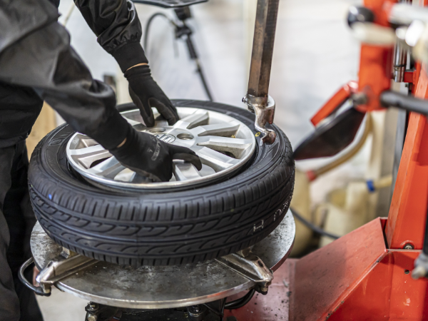 「車好き集まれ～！！！！！」あなたの知識を存分に活かせる場所☆彡昇給×お得な社割あり！モチベーションUPの充実待遇☆