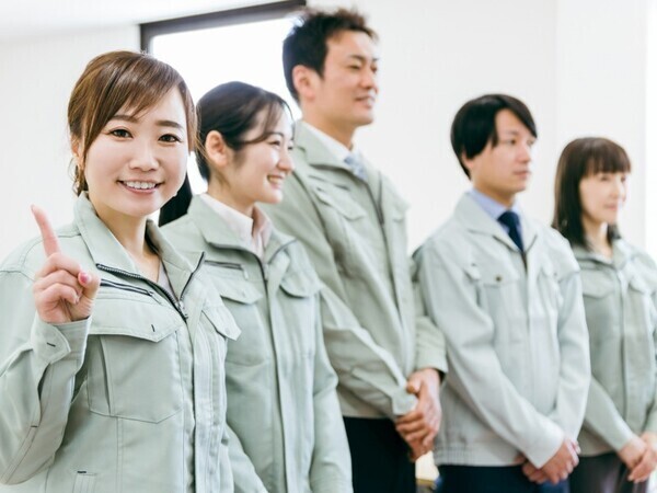 20代・30代の女性が活躍中細かなパーツをチェックしていくお仕事なので、細かな作業が得意なあなたにオススメです精密機械を扱うということで、場内は広く清潔に保たれています