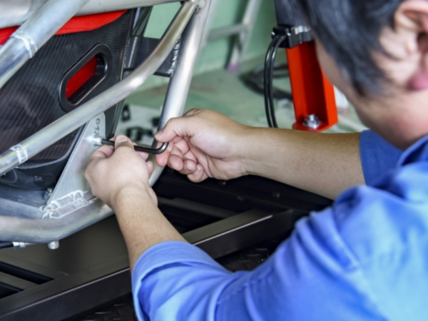 ・当社の製品は全てオーダーメイドになり、日々違った作業をするため飽きが来ないお仕事です！

・工場のFA機器に強みを持っているため、「時代の最先端」に触れるワクワク感が味わえます！

・据付までご担当いただくため、自身が製造した機器が動き出す瞬間を見る事が出来ます！

・電気工事士等の資格の取得サポートもあり