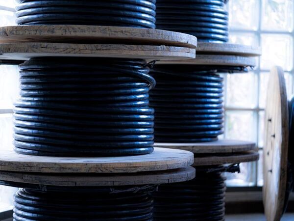 20代・30代の男性・女性が活躍中の工場内でのお仕事です



社会人経験、実務経験が無くてもOK！

ものづくりに興味ある方におすすめです◎

月20時間超の残業で、プラスアルファで稼げる！