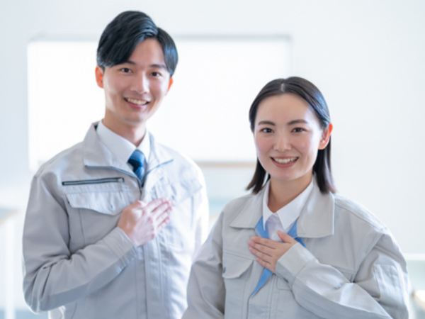 お茶の袋詰め・成分分析スタッフ