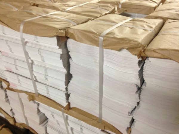 製紙工場の抄紙設備オペレーター