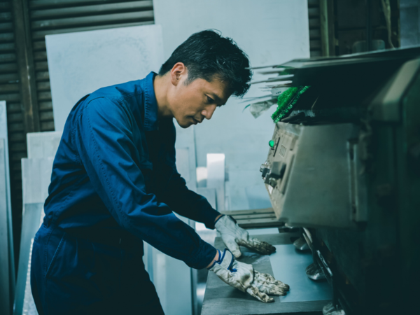 絶縁部材の製作作業