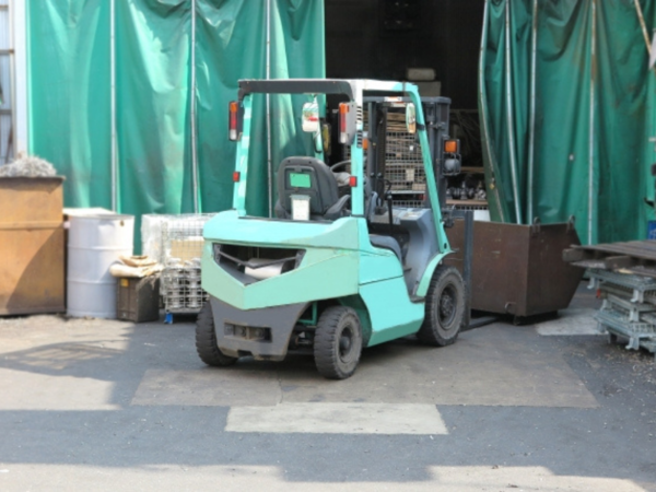 20代・30代・40代の男性が工場作業員として活躍中！終日、ほぼフォークリフト業務なのがうれしい♪月20時間超の残業で、プラスアルファで稼げる！