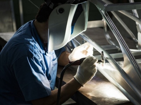 20代・30代・40代の男性が活躍中！



溶接の経験を活かせる！

お客様の依頼があった形状・特徴に合わせて幅広い製品を作るので

さらに技術を身に付けたい方におすすめです。