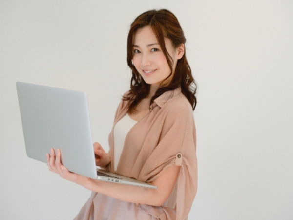 製薬会社でのフォークリフト運搬・計量・PC入力