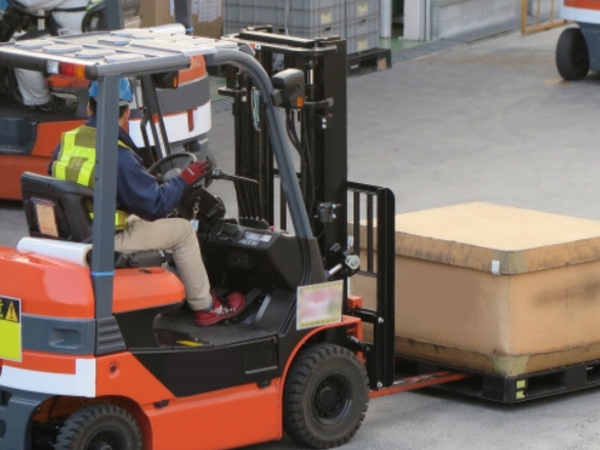 フォークリフト(今泉)