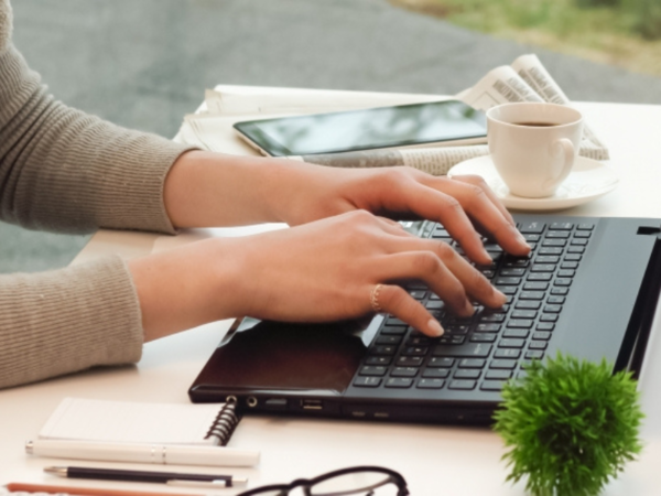 20代・30代の女性が活躍中



9～15時の募集ですが、ライフスタイルによって

「就業開始を1時間遅くしたい」

「もう1時間早く終わりたい」

などのご相談に、可能な限り対応します！



扶養内での勤務も応相談！