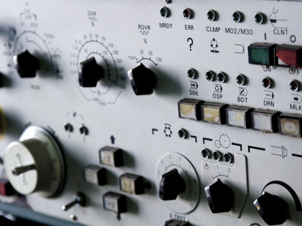 『感性を刺激する紙創り』を追求。

昭和5年の創業以来、堅実経営により業績を伸ばし

多品種小ロット生産を基本としているので生産品種が豊富で、不況に強く安定的な創業をしております。

当社が誇る混抄紙技術を活用して、残渣や廃棄物に新たな命を吹き込む再生紙づくりにもチャレンジしています。