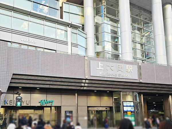 注目度急上昇の街「上大岡」（かみおおおか）で働いて暮らせるチャンス！月給37万円～！寮付きのお仕事だから一人暮らしをしたい方や遠方の方もOK！「今月には部屋を退去しないと…。」「とりあえず日々の生活がピンチ」そんな色々な悩みも当社でぜんぶ解決！