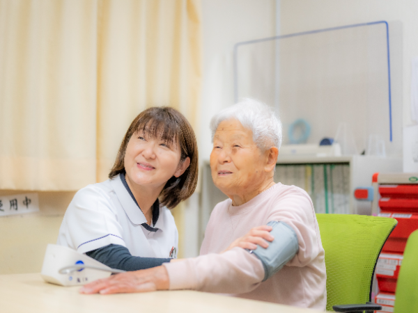 【介護福祉士│正社員】峡西老人保健センター勤務　★強化型老健　★週休2日制＆年間休日120日以上　★確定拠出年金あり　★昇給・昇給あり　★手当・待遇充実　★福利厚生充実　★研修制度充実　★残業月5~6h以内　★温かな職場　★多職種連携