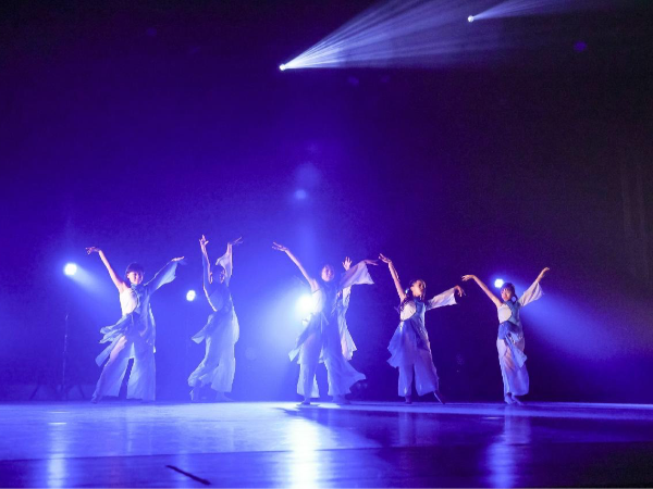 ダンスを本職に。