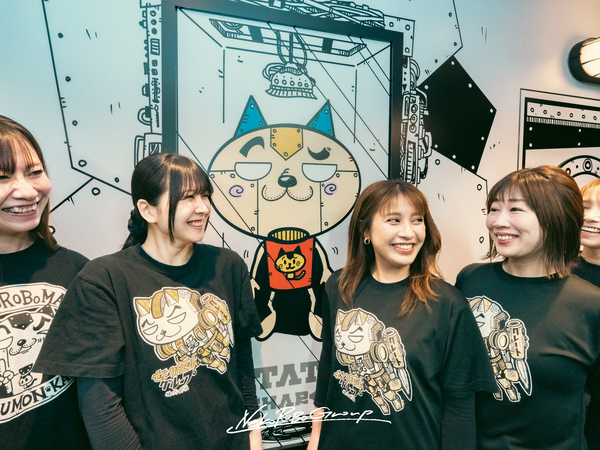 髪色・髪型自由！ 
ネイル・ピアスOK！