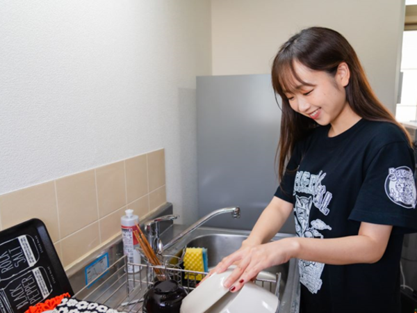 髪色・髪型自由！ 
ネイル・ピアスOK！