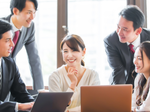 【バックオフィス】コスメ・美容ブランドの出荷管理・営業サポートなどバックオフィス業務全般／ブランド成長を裏側から支える／土日祝休み／年間休日120日_東京（渋谷）