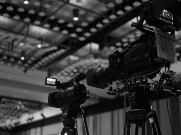 【香川/高松市】中継番組の制作スタッフ募集／微経験ok／学歴不問／週休2日／コミュニケーションを取ることが得意な方大歓迎！