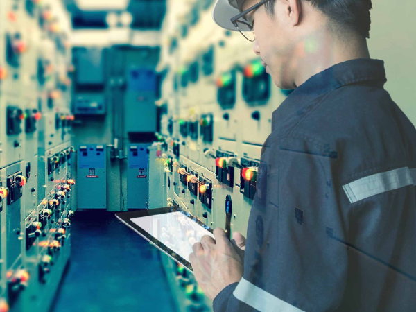 半導体装置の製造業務/日勤のみ/土日祝休み/冷暖房完備の綺麗な工場