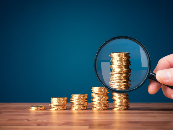 平均月収40万円、月300万円稼ぐメンバーも。