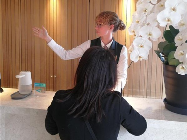 フロントだけなくコンシェルジュ業務も