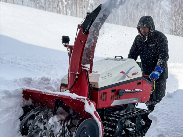 冬のニセコを支える仕事、
除雪や施設管理で快適な環境づくり