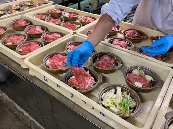 早朝は時給1,500円～★ホテルの調理補助スタッフ（食材加工・仕込み・盛り付け）★未経験OK★週1日OK★車通勤OK