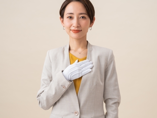 【ホテルの夜勤フロントスタッフ|契約社員】■正社員登用あり■未経験可■転勤なし■残業20時間以内