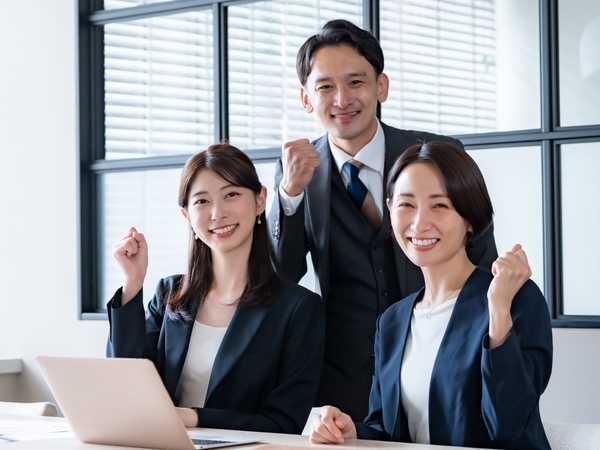 【一般事務|正社員】■業界・職種未経験可■車通勤OK■服装自由■年間休日120日以上