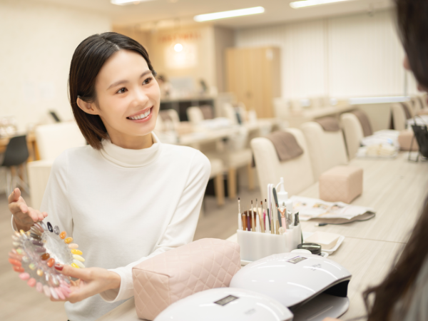 ネイルを通して
お客様に笑顔を届ける