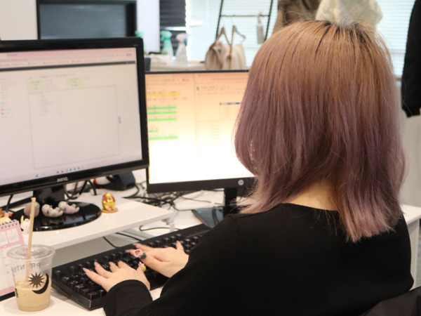 <アルバイト・パート/カスタマーサポート職>◆高時給1,300円!◆未経験歓迎!◆週3日~OK◆残業なしでプライベート充実◆髪型・髪色・ネイルなども自由◆オフィスでオシャレを楽しめる!