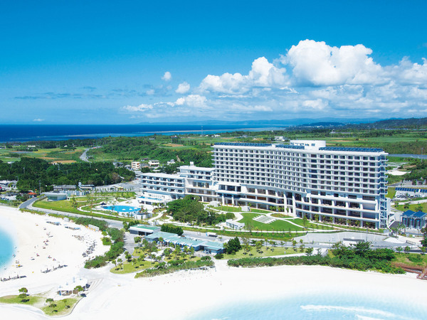 【沖縄・本部町】\経験を活かして次のステージへ/オリオンホテルで働くフロントチームのリーダー職|寮完備・好待遇◎★Web面接で沖縄U・Iターンにもピッタリ★沖縄人気の海水族館すぐ近く!