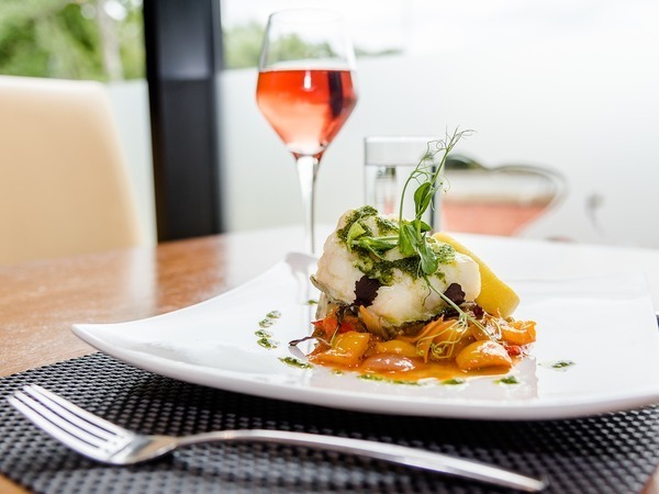 【東証プライム上場】料理長候補(大阪)|昇給賞与年2回・年間休日120日