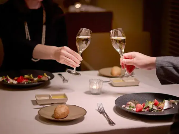 都心の洗練されたホテルで、“食”のおもてなしを支える一員に。 朝食ビュッフェからディナーコースまで幅広い経験が積める！年2回のミニボーナス支給・駅近｜調理スタッフ（アルバイト）