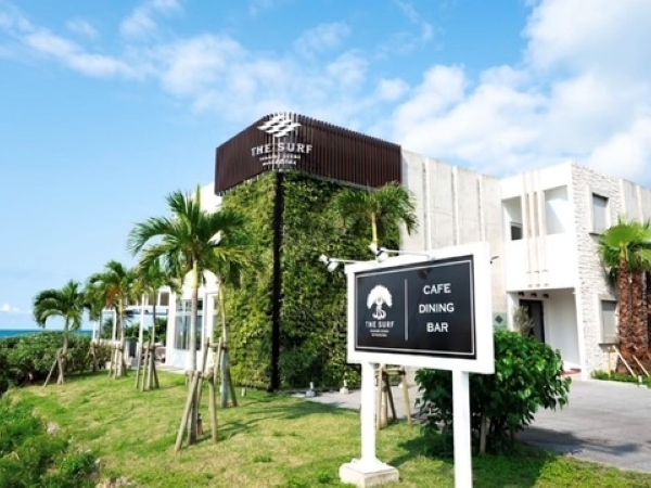 【沖縄・宮古島】20代活躍中/新店舗★サービススタッフ募集〈宮古島のシンボルを目指すシーサイドレストラン〉月給22~25万☆急募!交通費全額支給/引越・住宅手当有★水曜定休