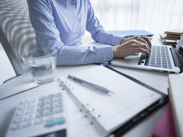 契約法務マネージャー候補｜フード業界の成長企業を支える｜年間休日120日＆土日祝休み