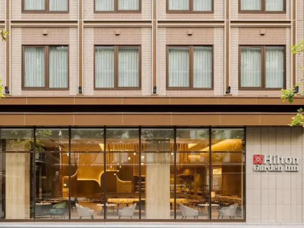 【ヒルトン・ガーデン・イン京都四条烏丸／正社員募集】オールデーダイニング調理師（コミシェフ・ファーストコミシェフ）｜日本初進出ブランドでキャリアアップを実現！学び・挑戦を