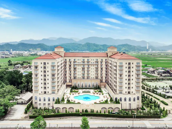 【社員寮完備】料理人としてのキャリアに、もっと深みを。琵琶湖畔にたたずむ会員制リゾートホテルで、調理スタッフとして働きませんか？