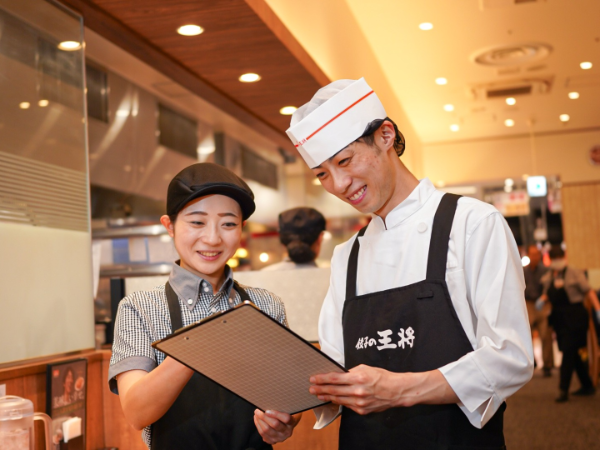  【北海道／札幌市白石区】あなたの街の王将でしっかり働き、きちんと休んで店長へ！完全週休2日＆実働8時間を徹底◎できることが増えるたび給与UP◎長く続ける”やりがい”あり！