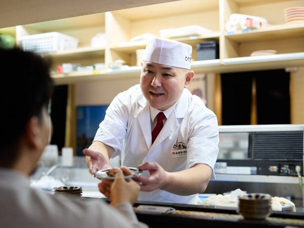 天然の生簀と呼ばれる富山湾の魚を、未来へつなぐ仕事。寿司職人お試し就職支援事業対象◎現場（店舗）・企画・地域を舞台に、食の可能性を広げる人材を全国から募集！