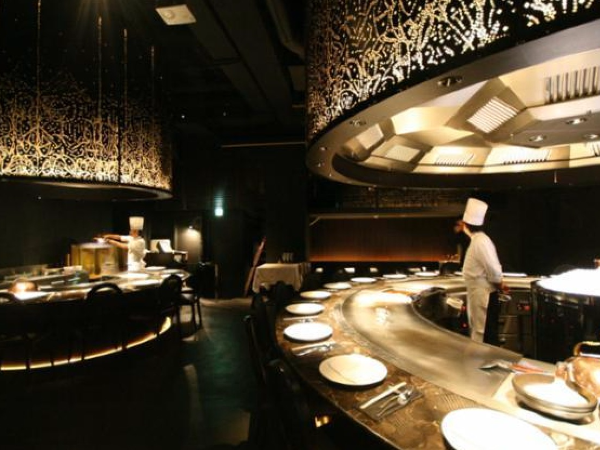 【六本木】atelier 森本 XEXの料理長候補｜スタイリッシュなバーラウンジ｜上場企業